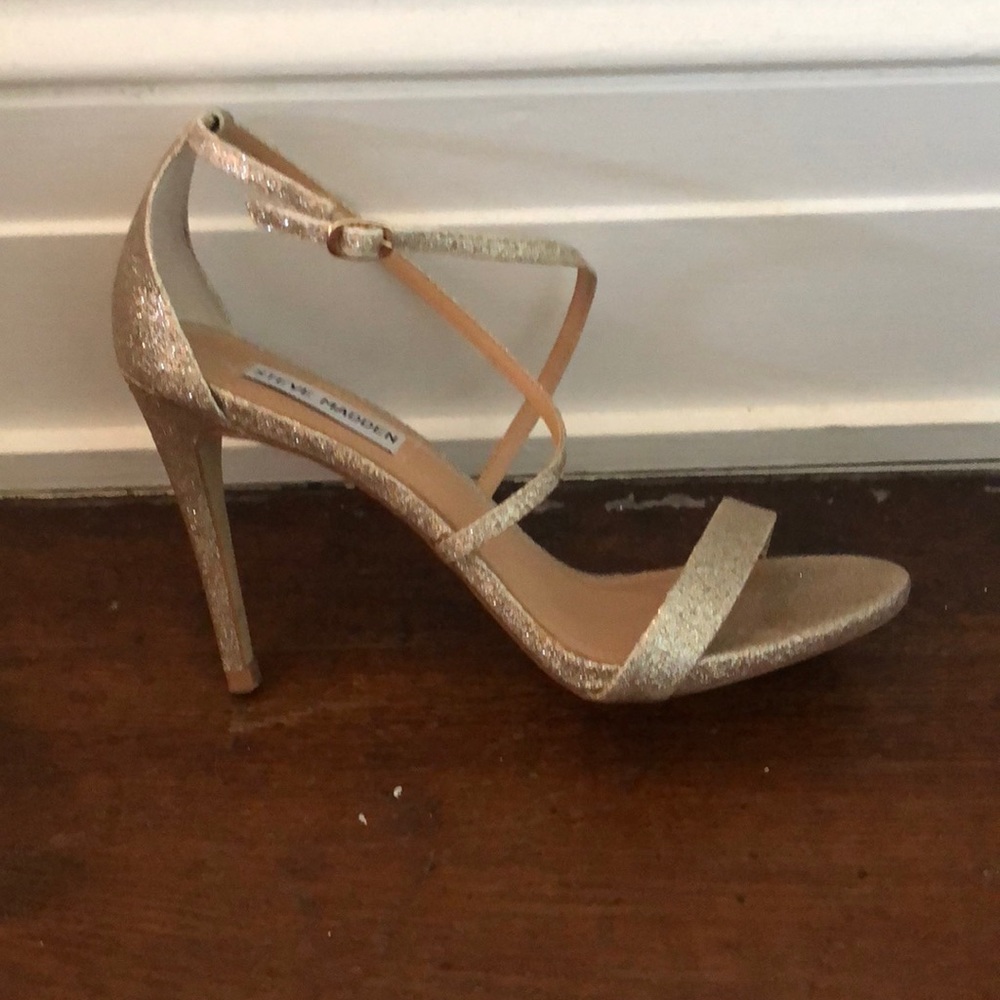 Steve Madden gold glitter pumps